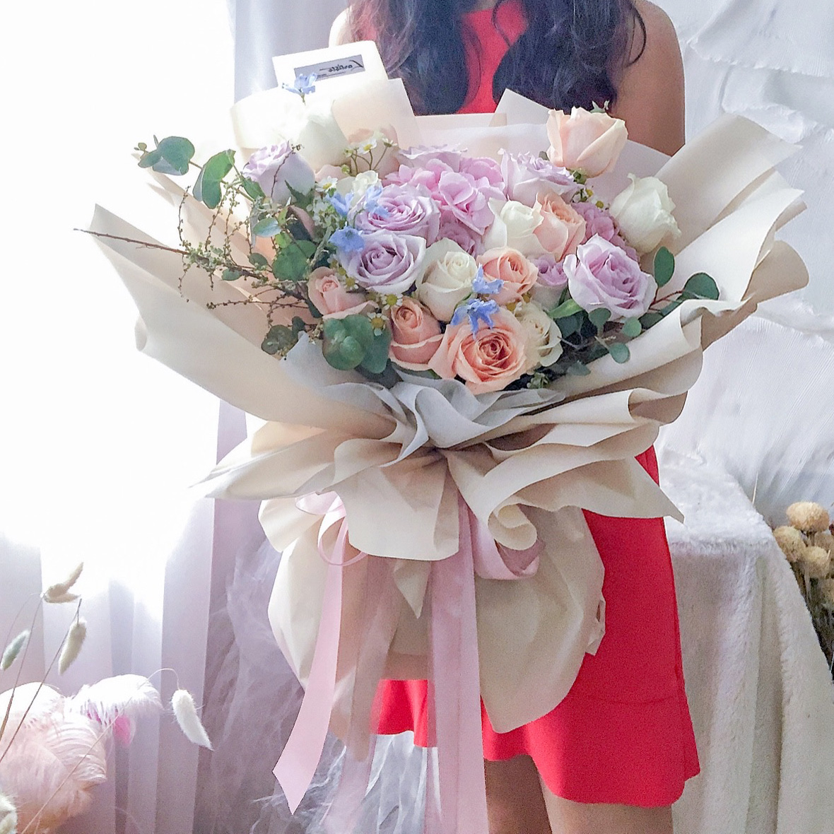 RM-250-Hydrangea-imported-roses-eucalyptus-Chamomile-Fillers-2