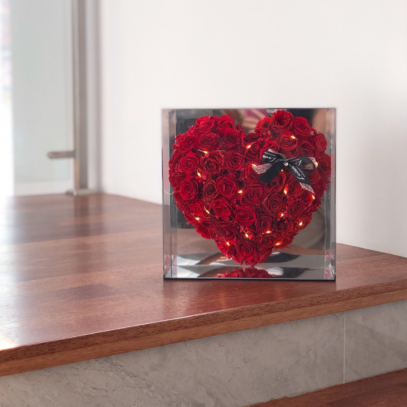 RM-480-Mirror-frame-preserved-roses-3